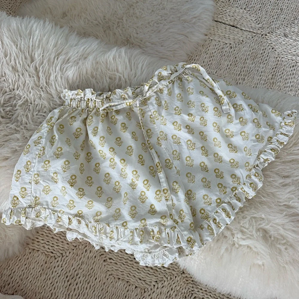 Doen Ruffle Short with Block Print - Picture 2 of 6